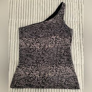 Gently used | Excellent condition | Express | One Shoulder Sleeve | Size: L